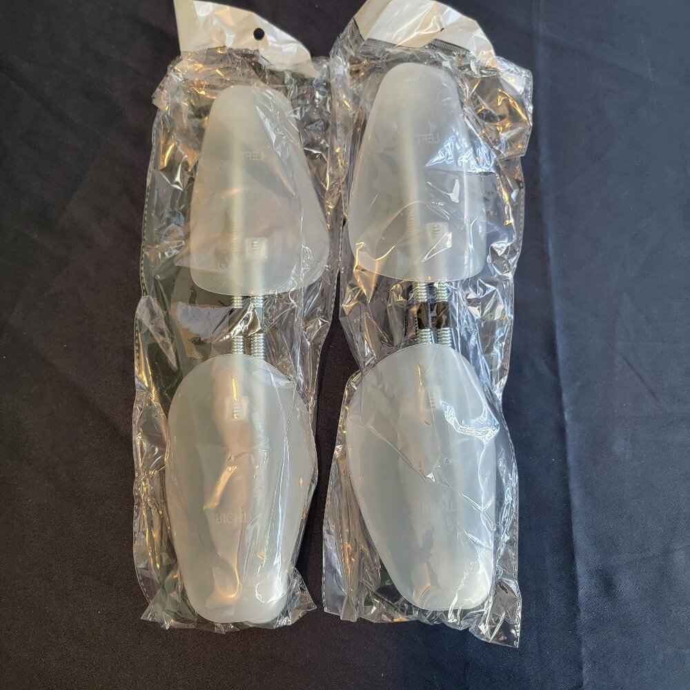 Plastic Shoe Tree Stretcher 2 Pair  NEW